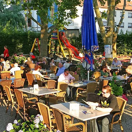 Beim Schupi מלון